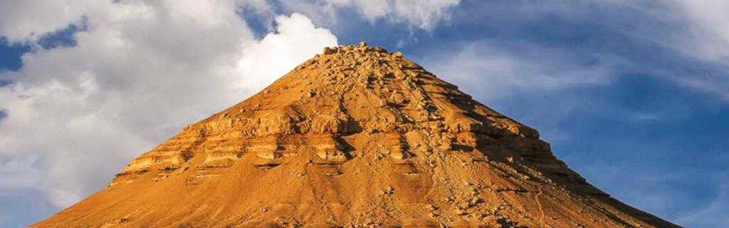 Exploring the Enchanting English Mountain in Bahariya Oasis