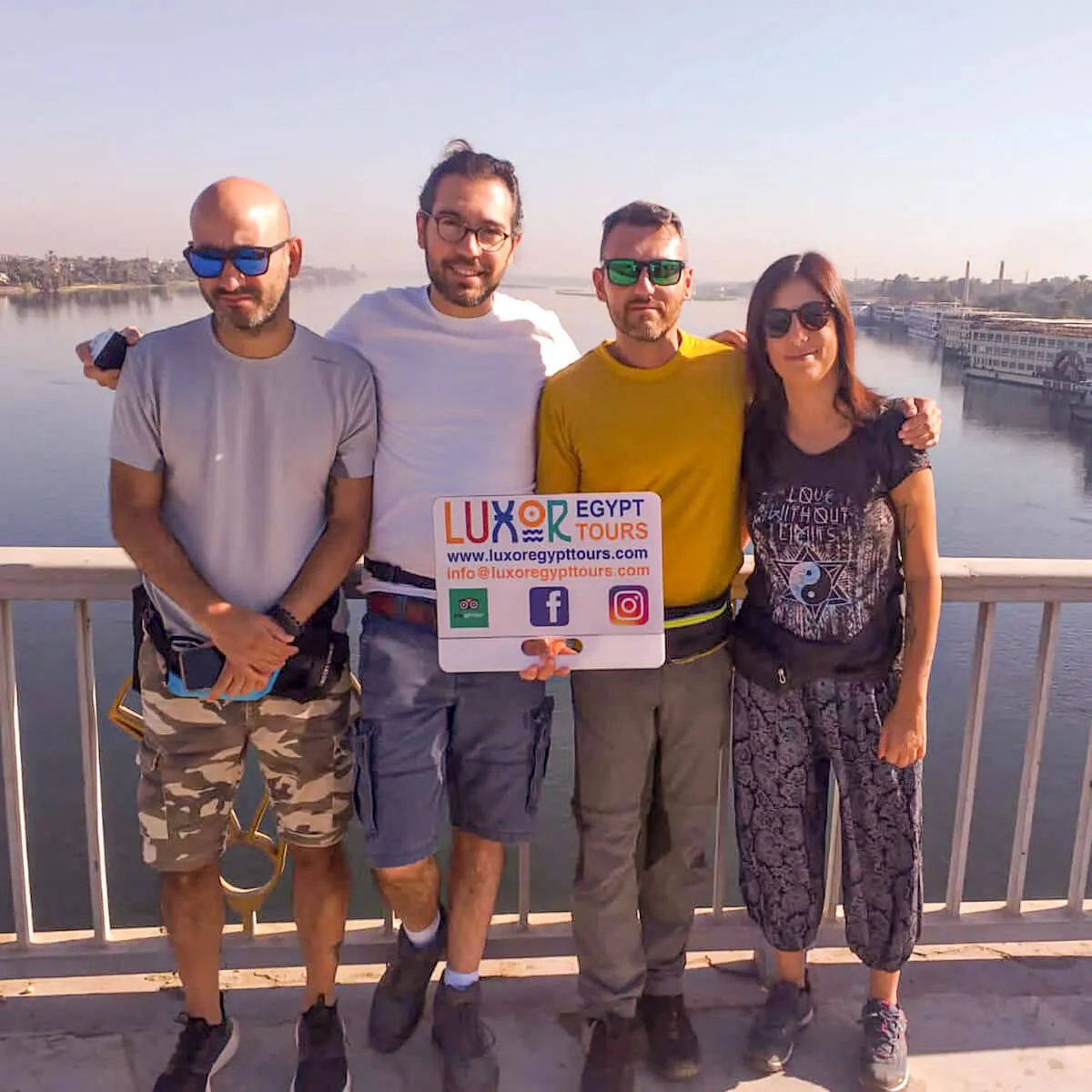 Photo-of-tourists-at-the-Nile-River
