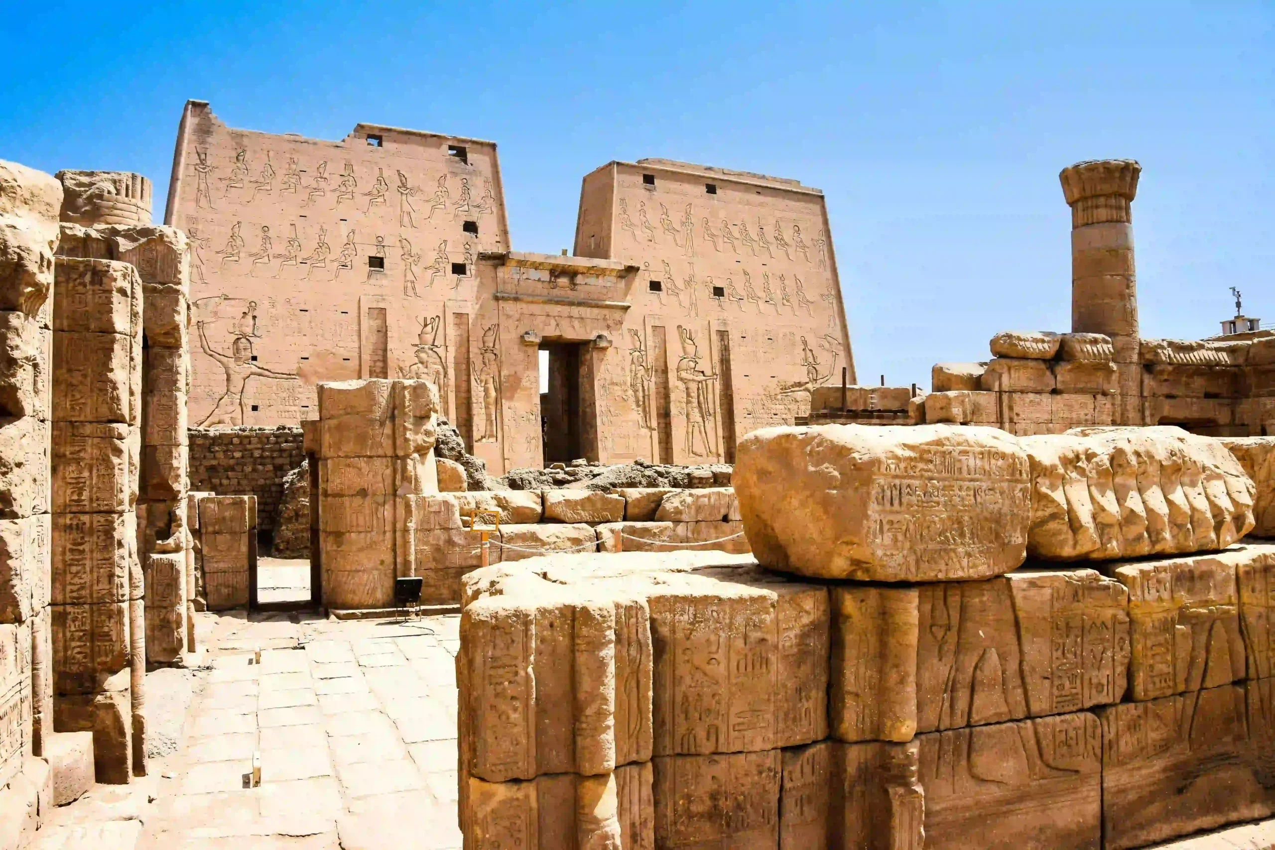 Egypt's Top 10: A Curated List of Essential Attractions